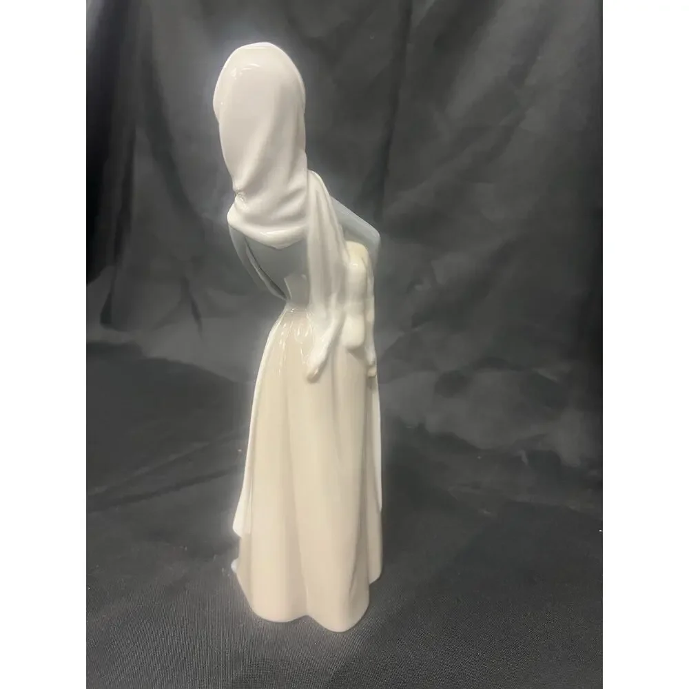 Vintage Lladro Figurine Girl with Lamb #4584 Retired 10 1/2